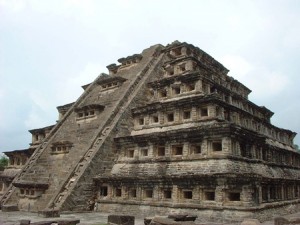 Pirámide de los Nichos