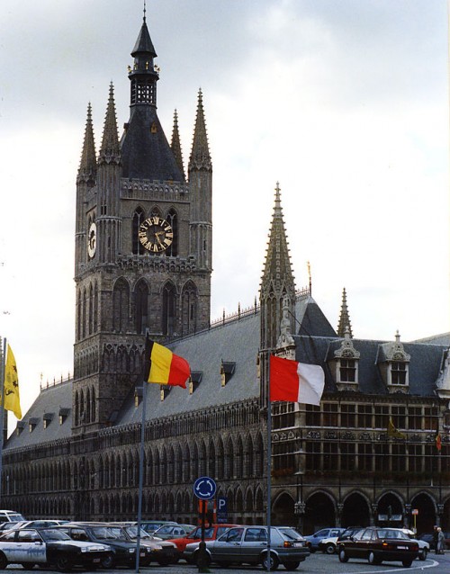 640px-The_Cloth_Hall,_Ypres,_Belgium