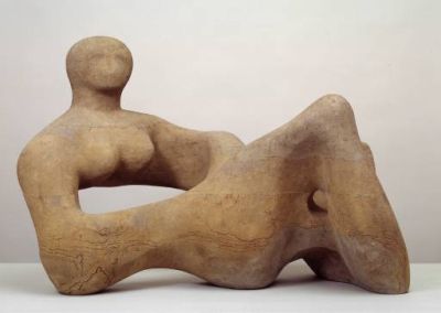 Figura yacente de Henry Moore