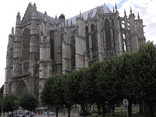 800px-Beauvais_Cathedral_SE_exterior