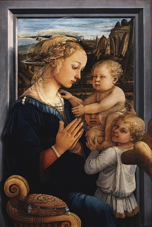 Fra_Filippo_Lippi_-_Madonna_and_Child_with_two_Angels_-_Uffizi