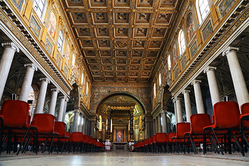 Nave central y arco central de la basílica de Santa Maria Maggiore